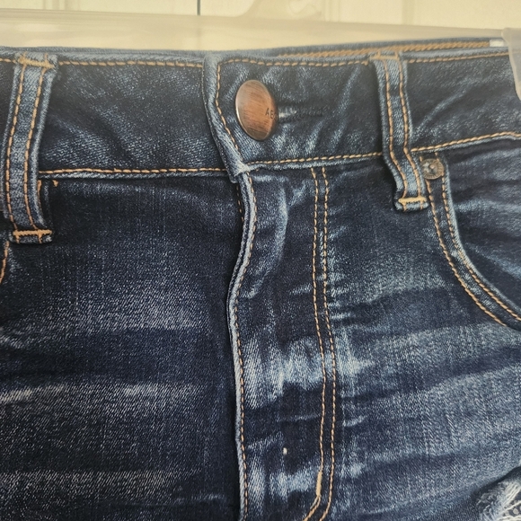American Eagle Womens Distressed Denim Shorts With Peekaboo Pocket Liner - Size6 - Picture 8 of 13